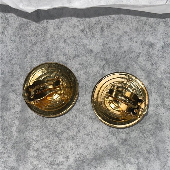 St. John Vintage enamel clip on earrings - Picture 2 of 4